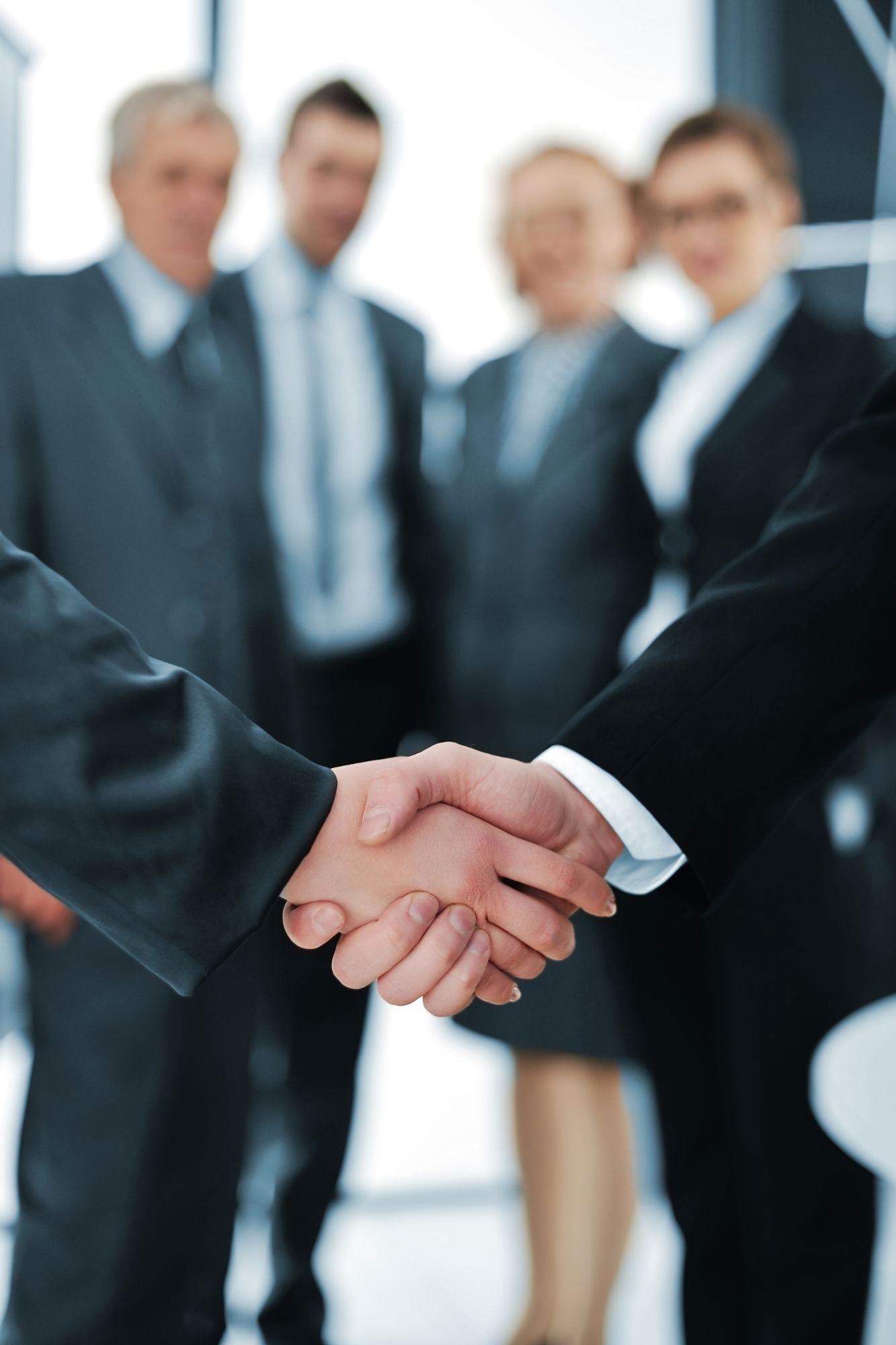 Business handshake | Experienced Insurance Brokers | Dickson & Wilson Insurance Brokers Ireland
